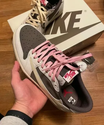 Jordan 1 Retro Low OG SP Travis Scott Reverse Mocha DM7866-162  review Leo  01