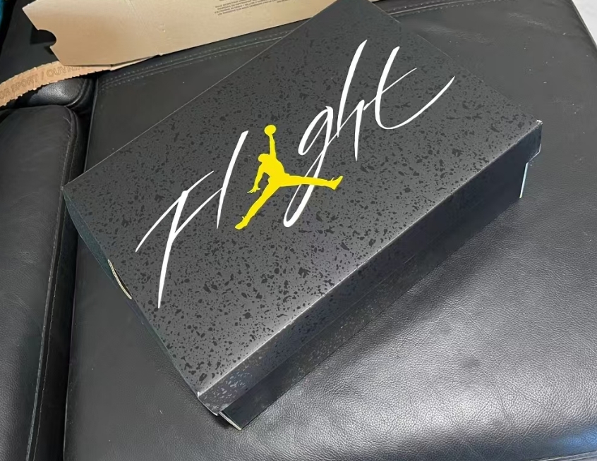 Jordan 4 Retro Thunder DH6927-017 review Diego 00