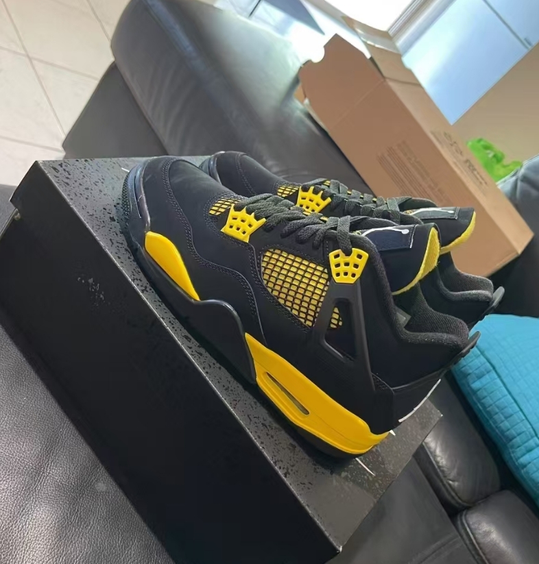 Jordan 4 Retro Thunder DH6927-017 review Diego 02