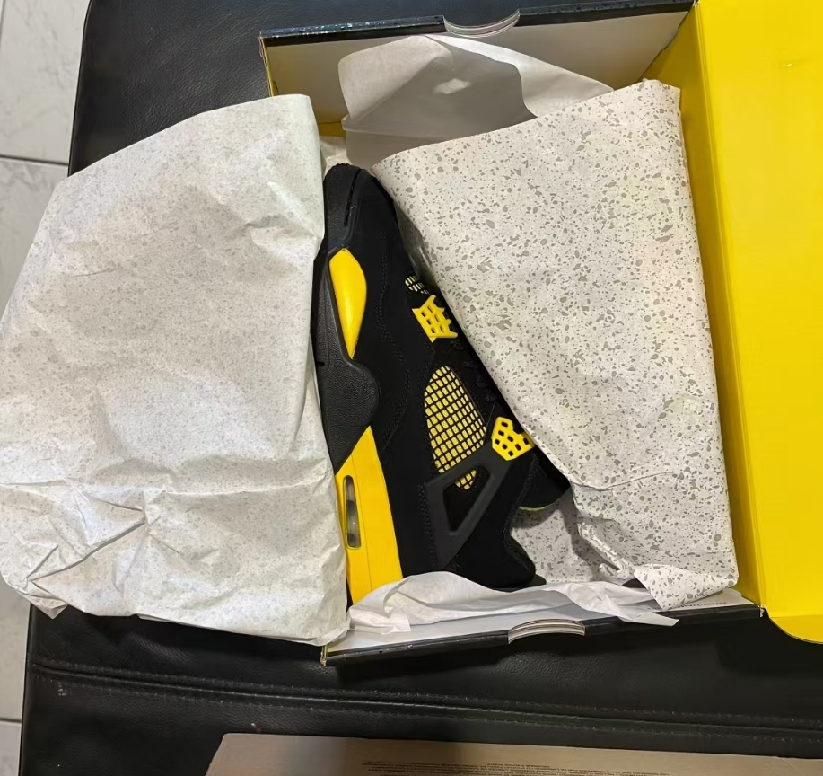 Jordan 4 Retro Thunder DH6927-017 review Diego 01