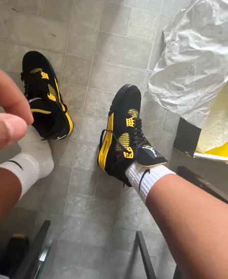 Jordan 4 Retro Thunder DH6927-017 review kenle