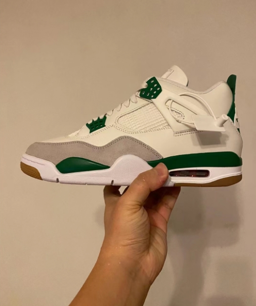 Jordan 4 Retro SB Pine Green DR5415-103  review Tom 01