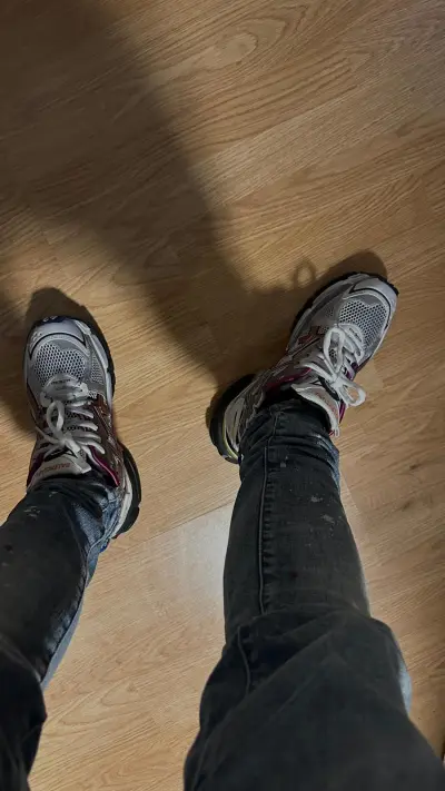 Balenciaga Runner Sneaker Grey 677402 W3RB6 8123 review Asya 03
