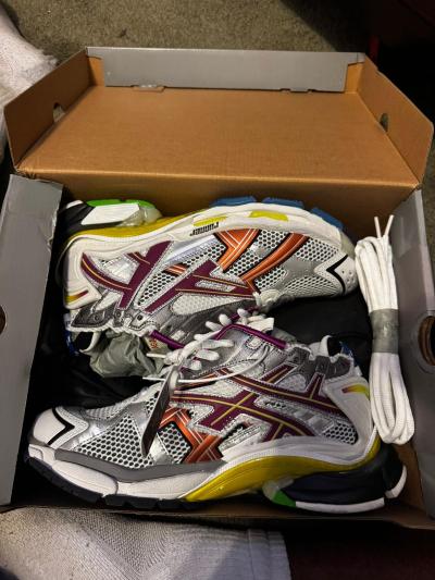Balenciaga Runner Sneaker Multicolor 677402 W3RB6 8123 review Suzana