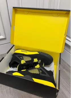 Air Jordan 4 Retro Thunder  DH6927-017 review Muhammed 02