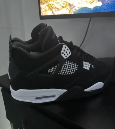 Air Jordan 4 Retro White Thunder FQ8138-001 review Evan  00