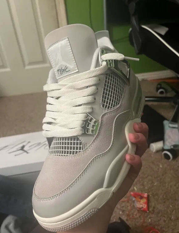 Air Jordan 4 Frozen Moments AQ9129-001 review Dalziel 01