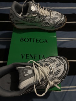 Bottega Veneta Orbit White Silver 741357V2X401425 review masked up