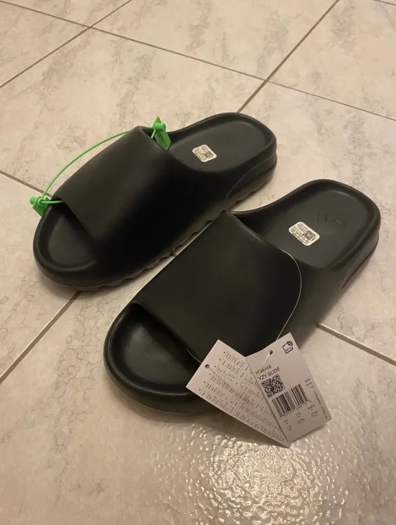 adidas Yeezy Slide Onyx HQ6448 review SARP 02