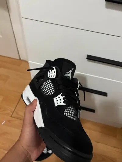 Air Jordan 4 Retro White Thunder FQ8138-001 review Joaquin 01