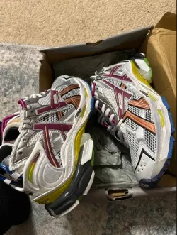 Balenciaga Runner Sneaker Multicolor 677402 W3RB6 8123 review markarion