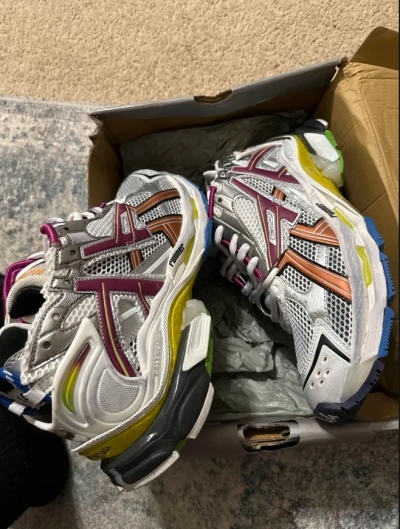 Balenciaga Runner Sneaker Multicolor 677402 W3RB6 8123 review markarion
