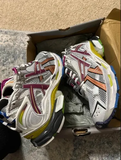 Balenciaga Runner Sneaker Multicolor 677402 W3RB6 8123 review markarion