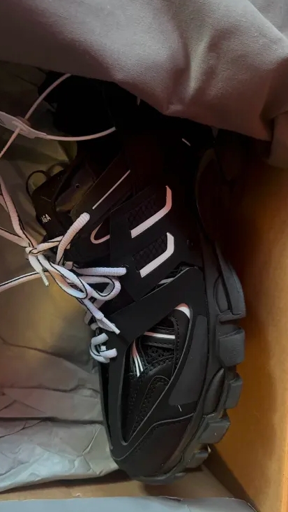 Balenciaga Track LED Black and White 542023 W1GB1 2045 review Lena 00