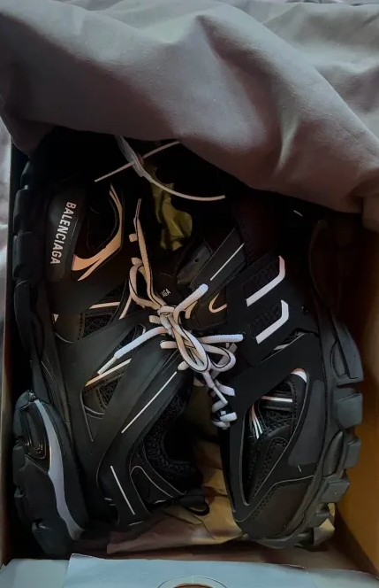 Balenciaga Track LED Black and White 542023 W1GB1 2045 review Lena 01