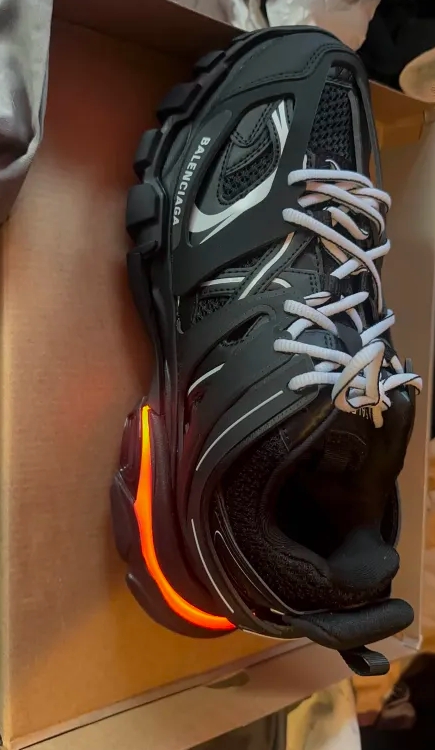Balenciaga Track LED Black and White 542023 W1GB1 2045 review Lena 02