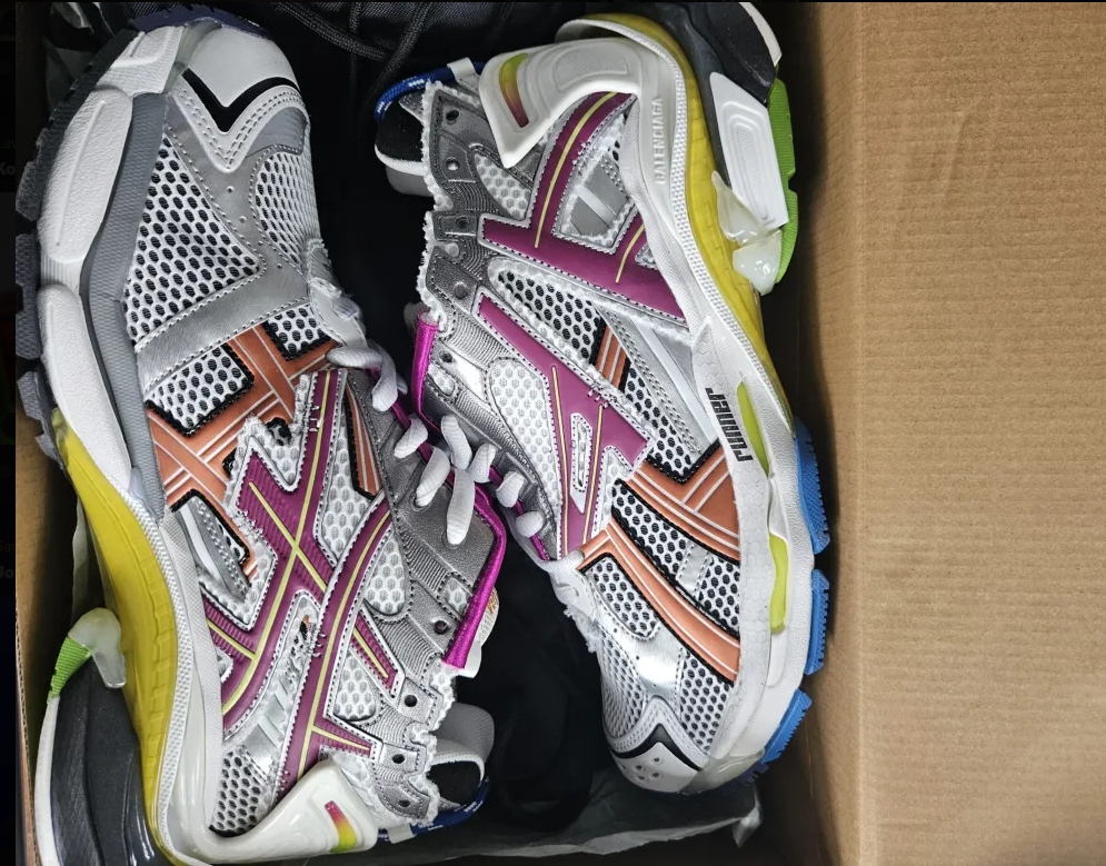 Balenciaga Runner Sneaker Multicolor 677402 W3RB6 8123 review Matt 00