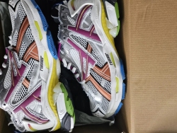 Balenciaga Runner Sneaker Multicolor 677402 W3RB6 8123 review Matt 02