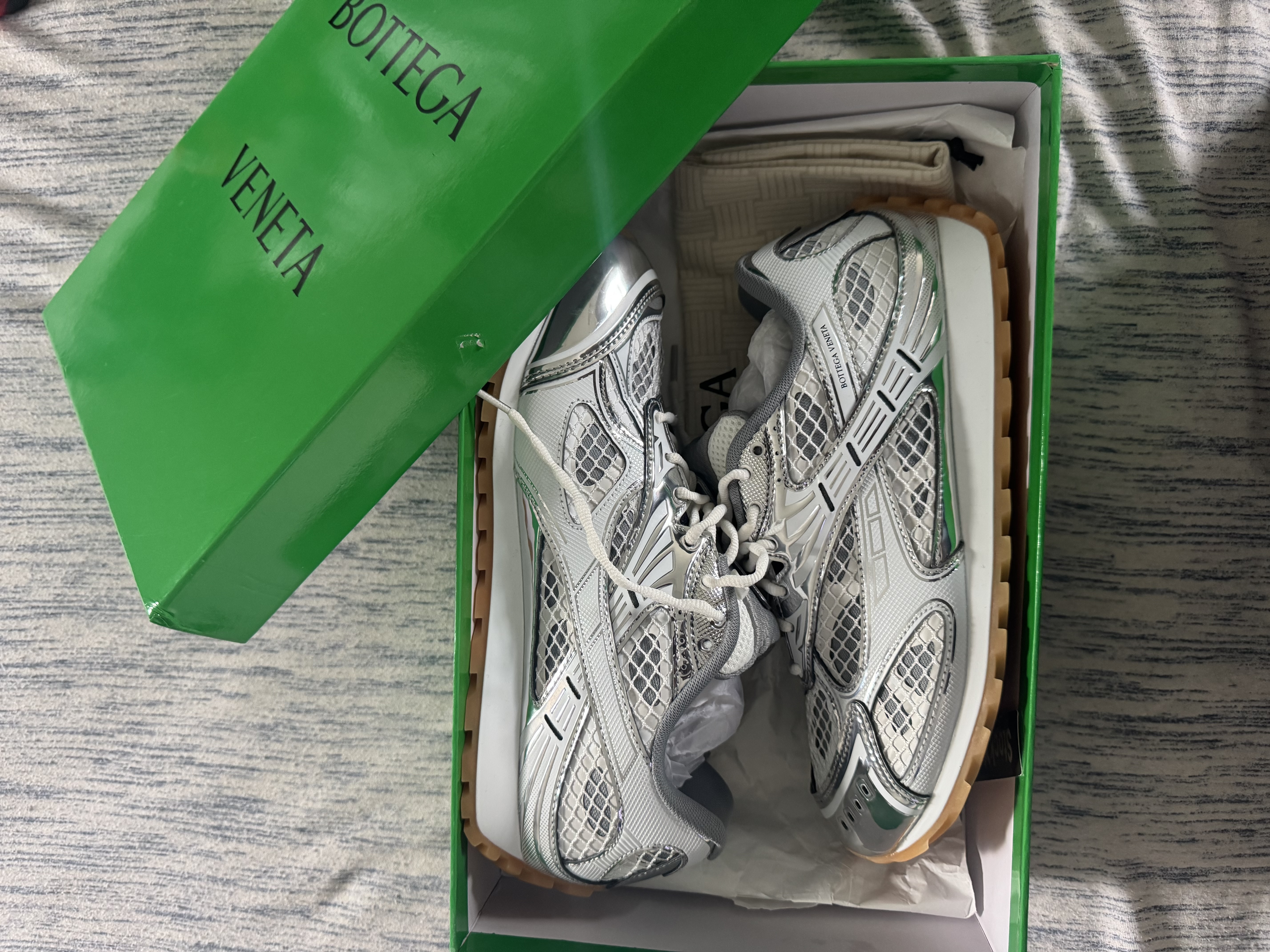 Bottega Veneta Orbit White Silver 741357V2X401425 review by J****n S*****r