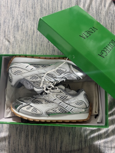 Bottega Veneta Orbit White Silver 741357V2X401425 review by J****n S*****r
