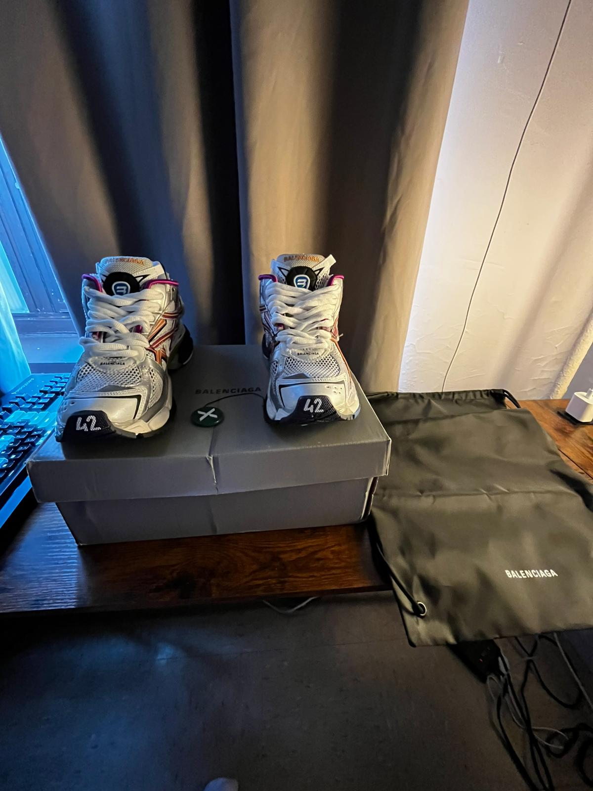 Balenciaga Runner Sneaker Multicolor 677402 W3RB6 8123 review Astorga