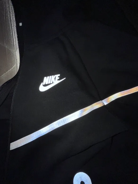 Nike Sportswear Tech Fleece Full Zip Hoodie & Joggers Reflective Details Set Black/Bemis Silver review Kohen 01