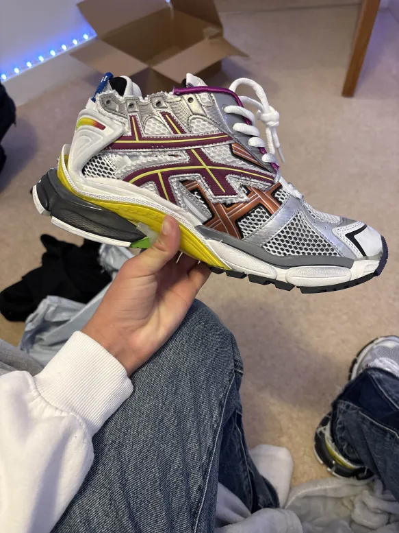 Balenciaga Runner Sneaker Multicolor 677402 W3RB6 8123 review Jay 02