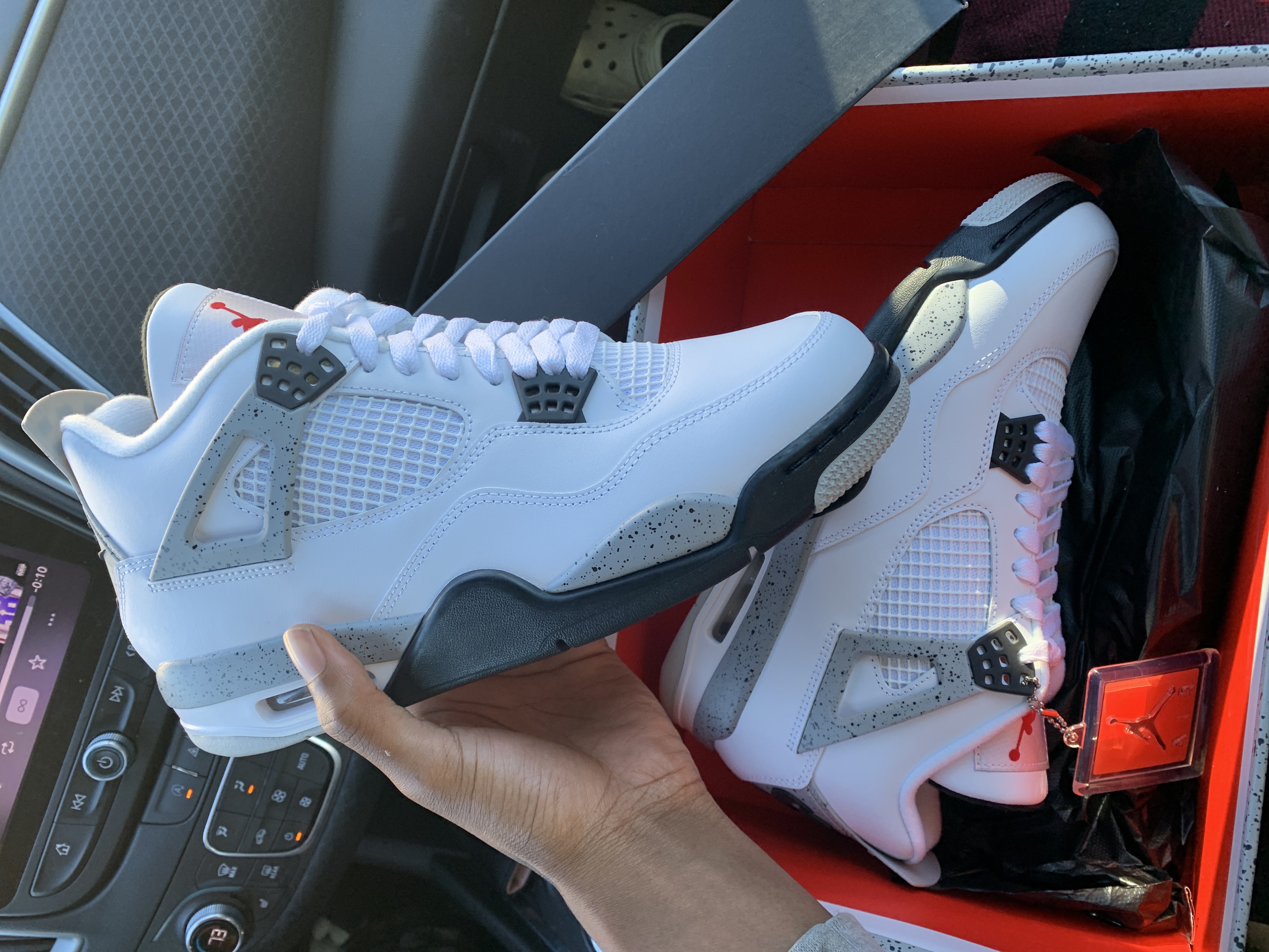 Jordan 4 Retro White Cement 840606-192  review tone