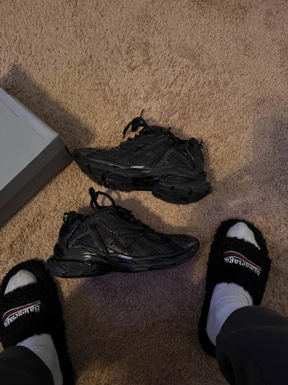 Balenciaga Runner Sneaker Black review Khilil 00