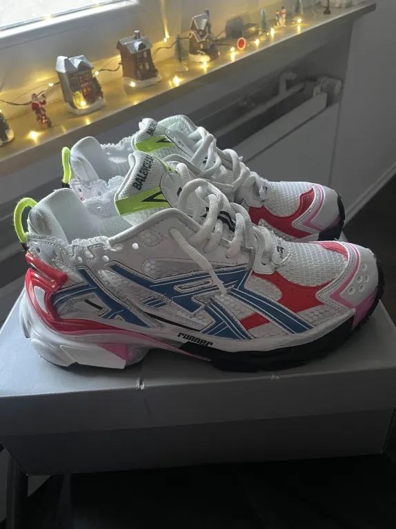 Balenciaga Runner White Blue Red 677402 W3RB6 9645 review Matthew