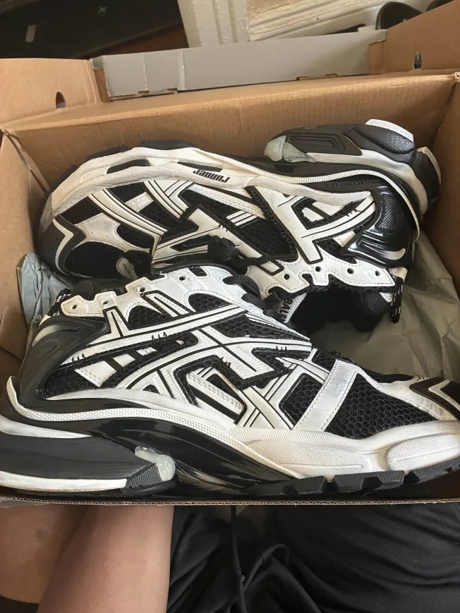 Balenciaga Runner Sneaker Black White 677403 W3RB2 9010 review kenneth