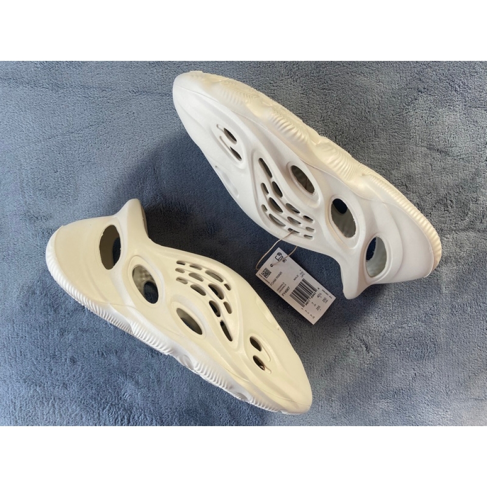 CocoKicks Yeezy Foam RNNR Sand FY4567