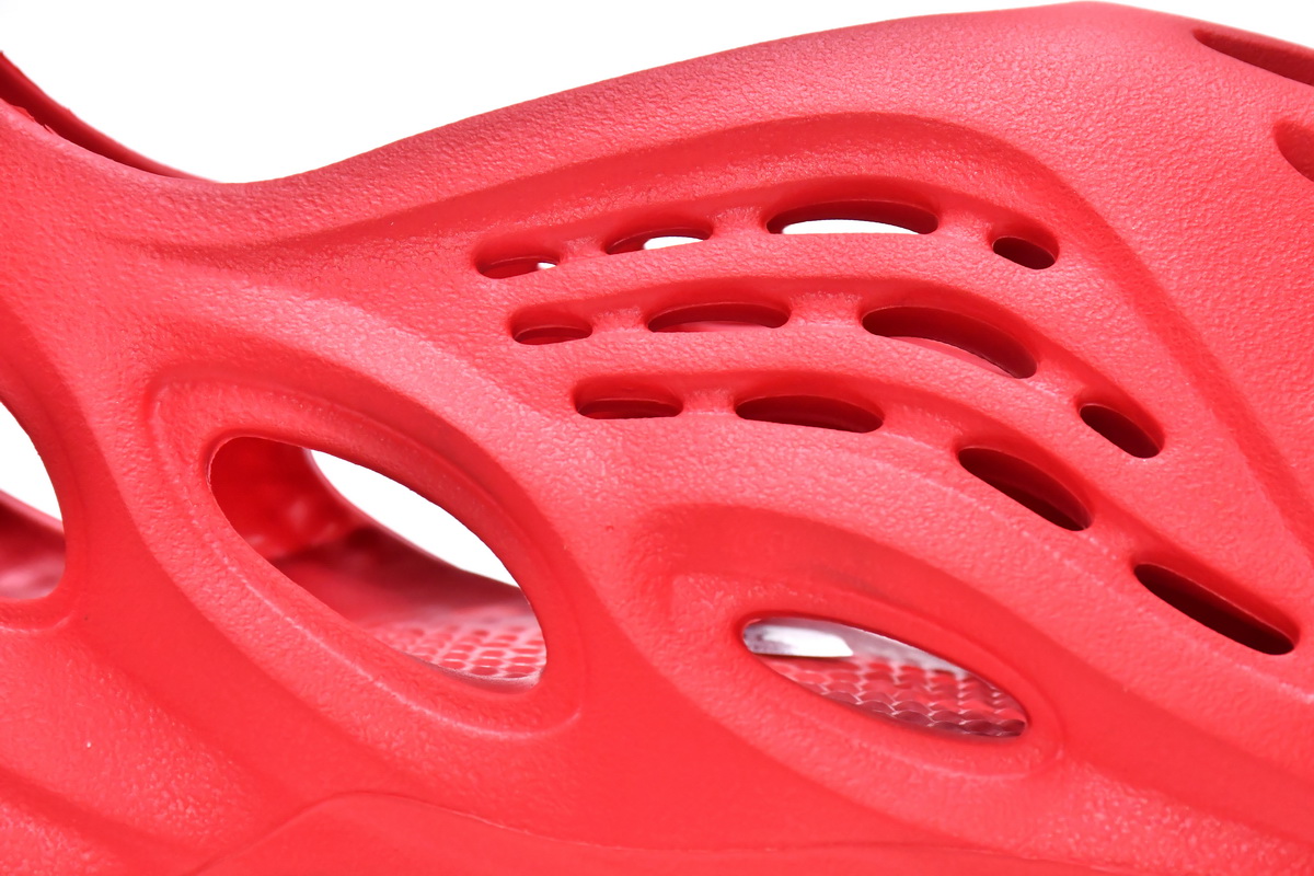 CocoKicks Yeezy Foam RNNR Vermillion GW3355