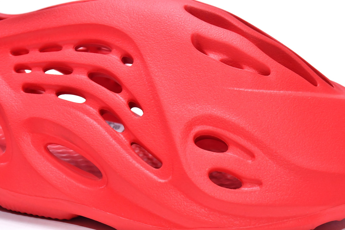 CocoKicks Yeezy Foam RNNR Vermillion GW3355