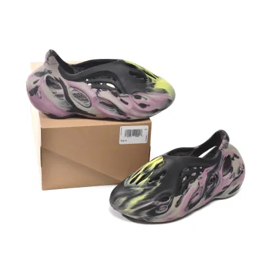 CocoKicks Yeezy Foam RNR MX Carbon IG9562 02