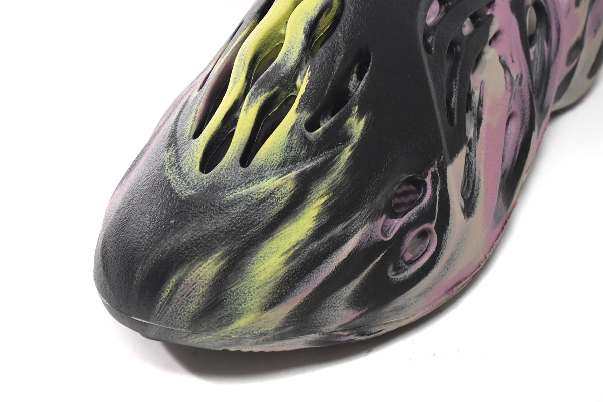 CocoKicks Yeezy Foam RNR MX Carbon IG9562