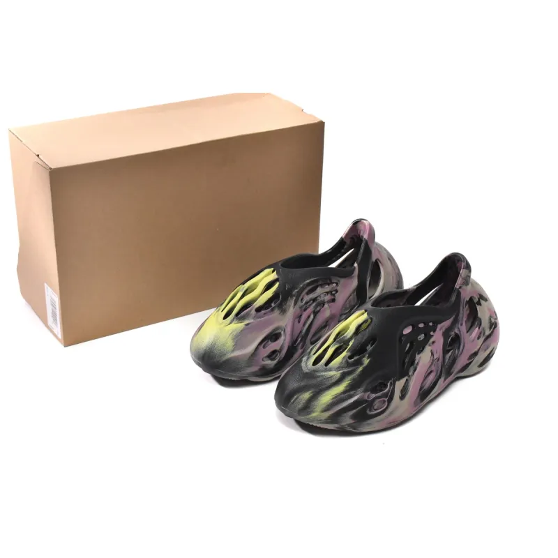 CocoKicks Yeezy Foam RNR MX Carbon IG9562