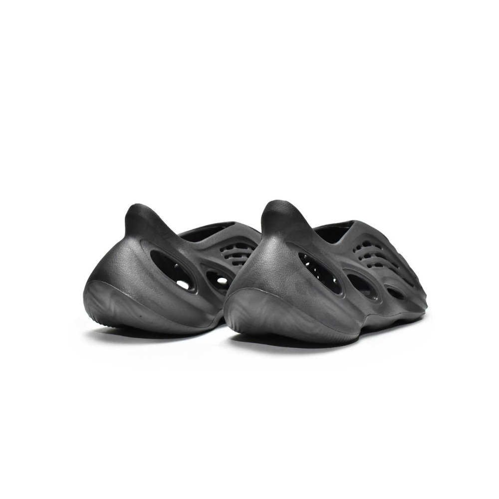 CocoKicks Yeezy Foam RNR Onyx HP8739