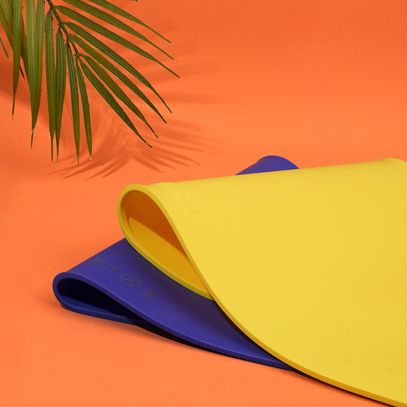 Oval Waterproof Silicone Dog Food And Water Bowl Mat For Under Dog Bowls