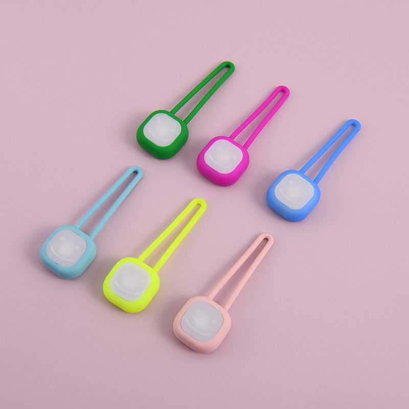 Pet Luminous Pendant Night Light Silicone Tag for Walking Dogs and Cats to Prevent Loss