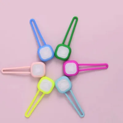 Pet Luminous Pendant Night Light Silicone Tag for Walking Dogs and Cats to Prevent Loss 02