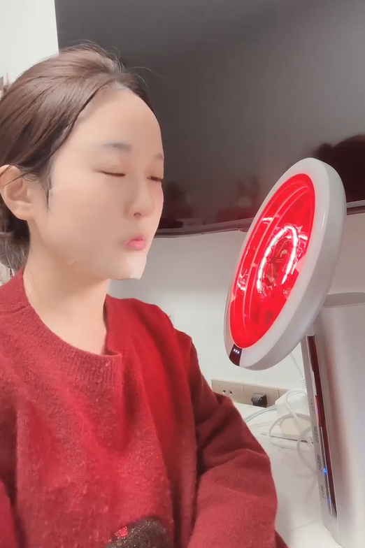 LUMSUME Beauty Mirror review Lucy Chow