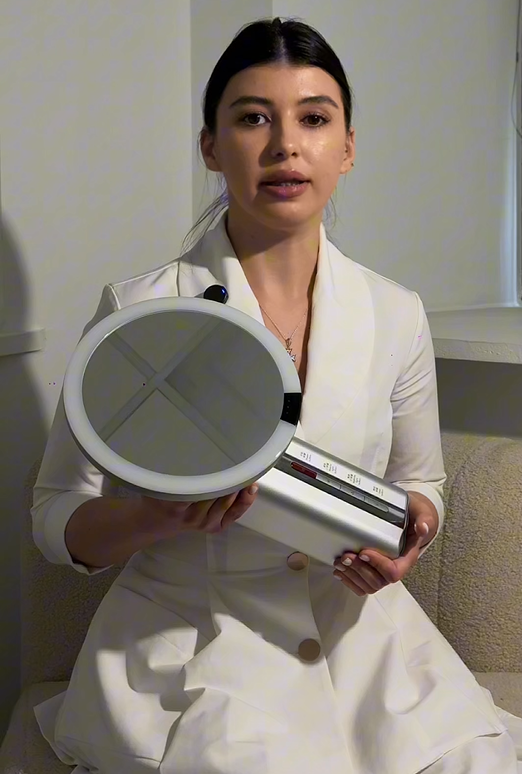 LUMSUME Beauty Mirror review Emilia
