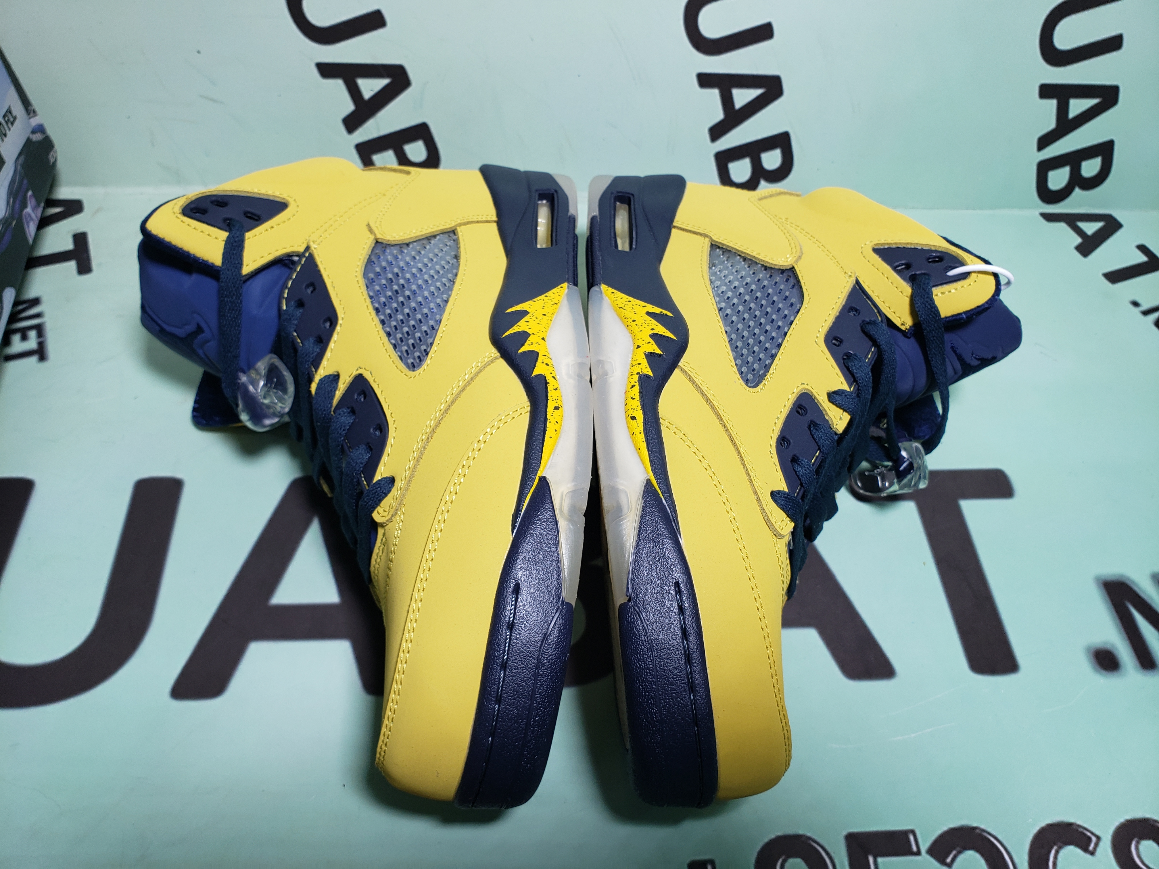 Uabat Jordan 5 Retro Michigan (2019),CQ9541-704