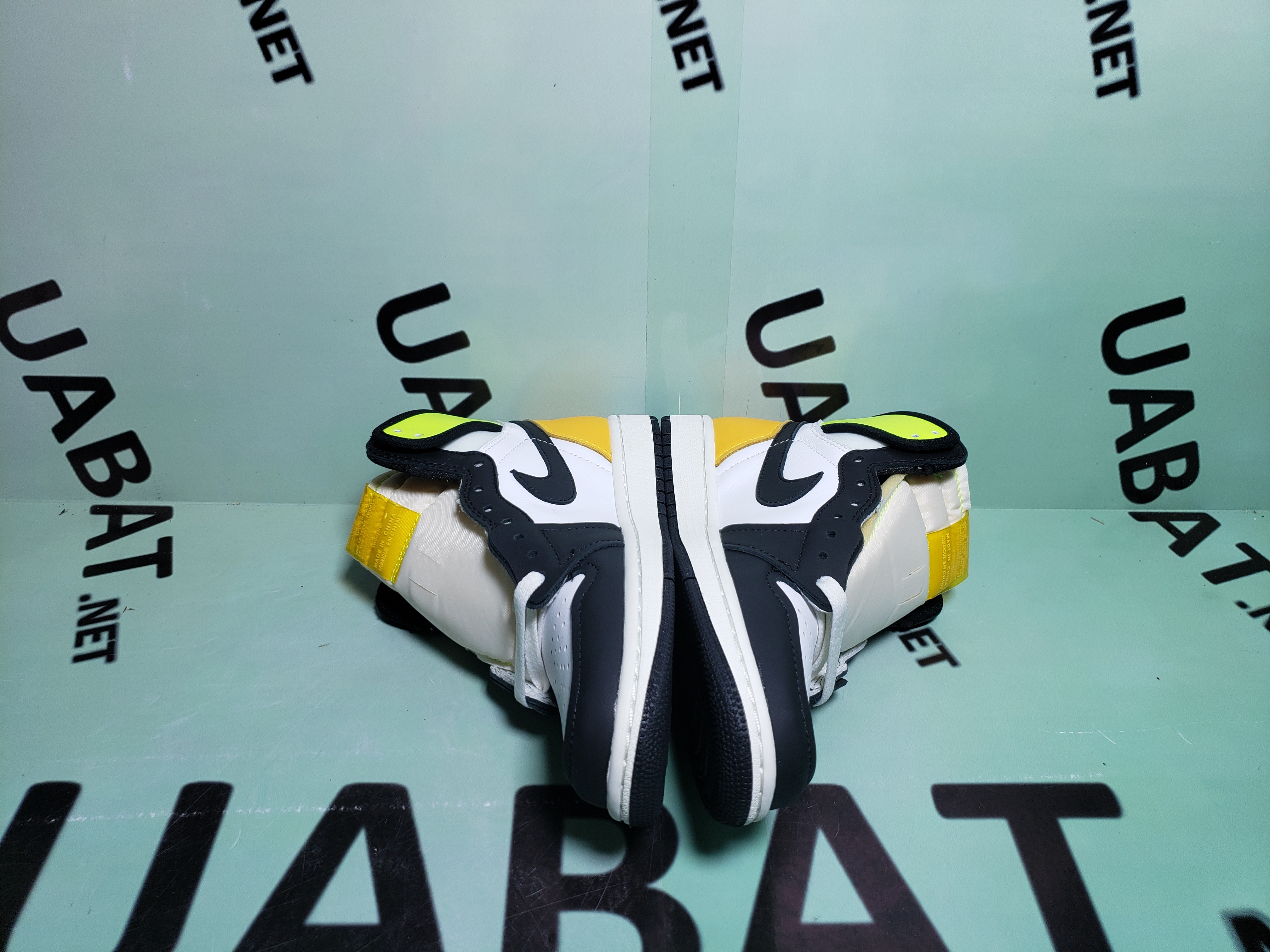 Uabat Jordan 1 Retro High White Black Volt University Gold,555088-118