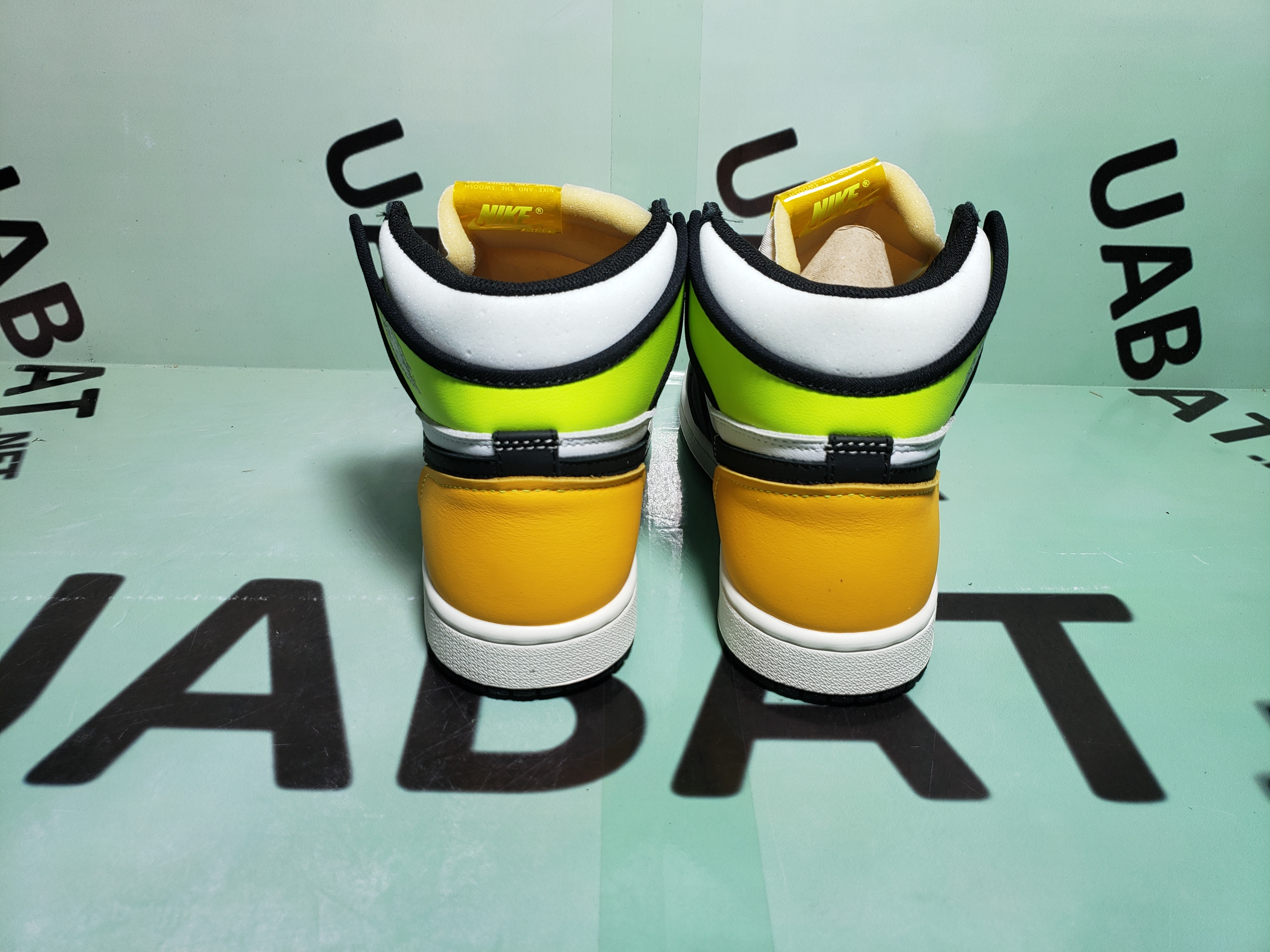 Uabat Jordan 1 Retro High White Black Volt University Gold,555088-118