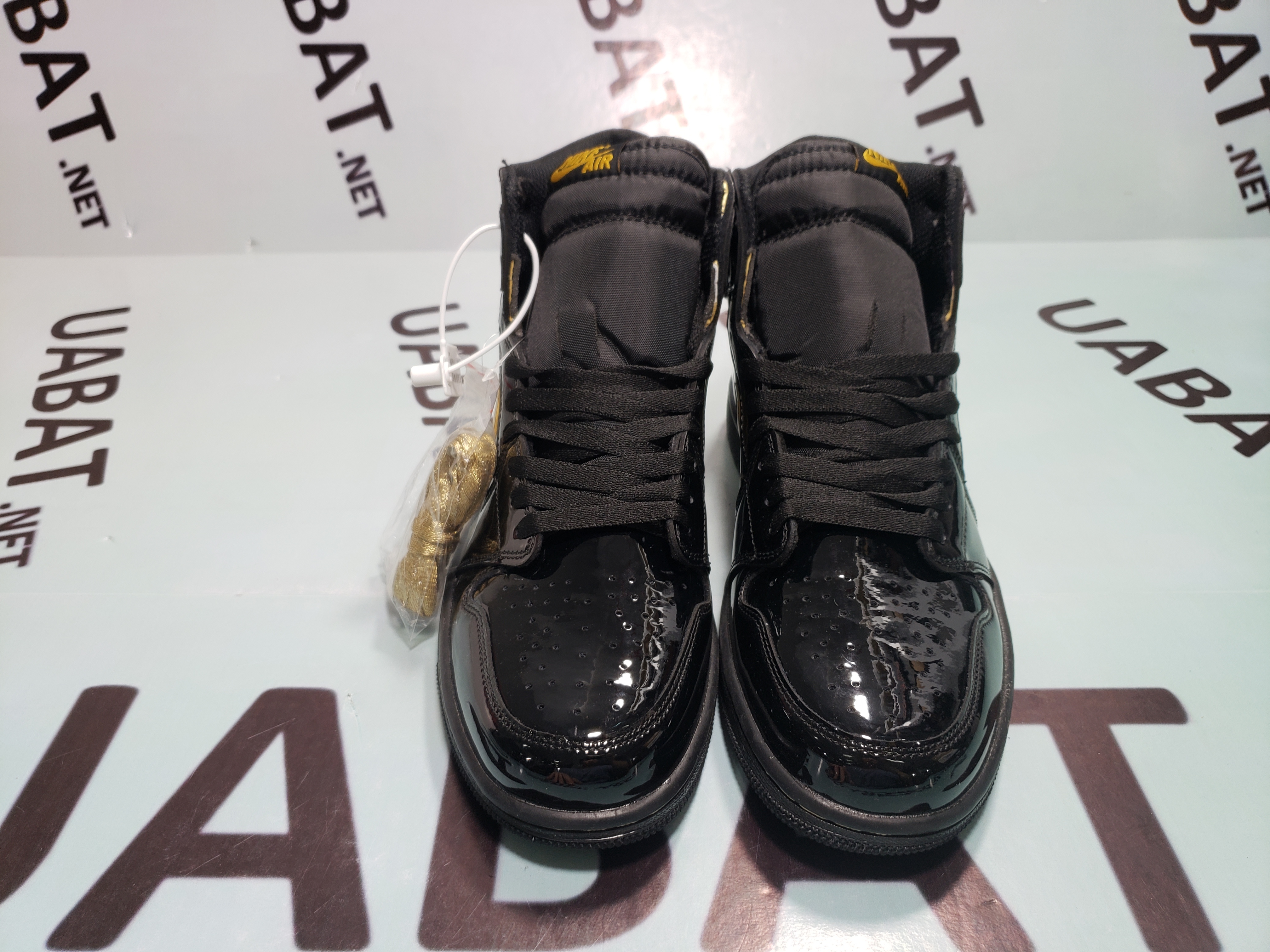 Uabat Jordan 1 Retro High Black Metallic Gold (2020),555088-032
