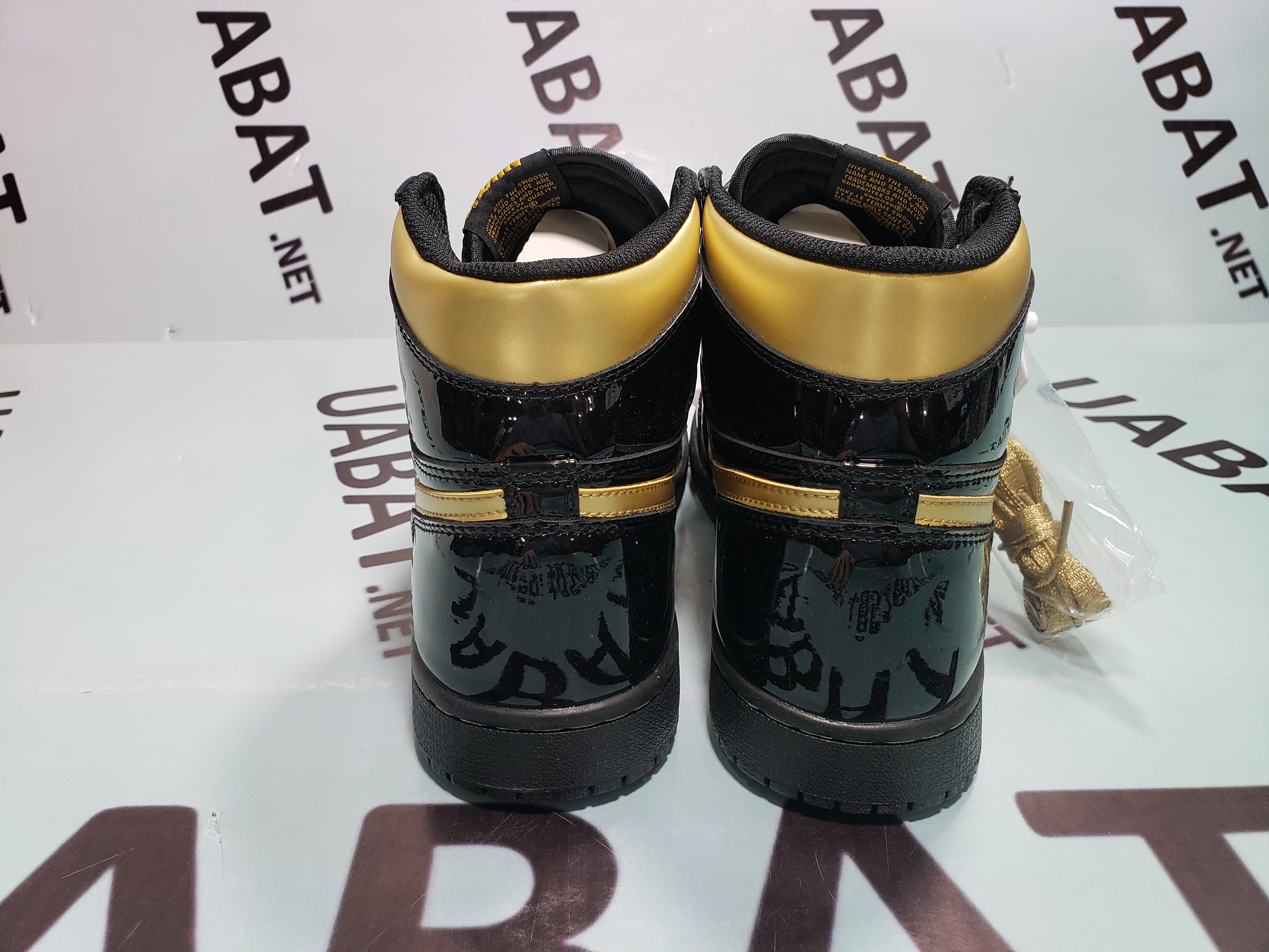 Uabat Jordan 1 Retro High Black Metallic Gold (2020),555088-032