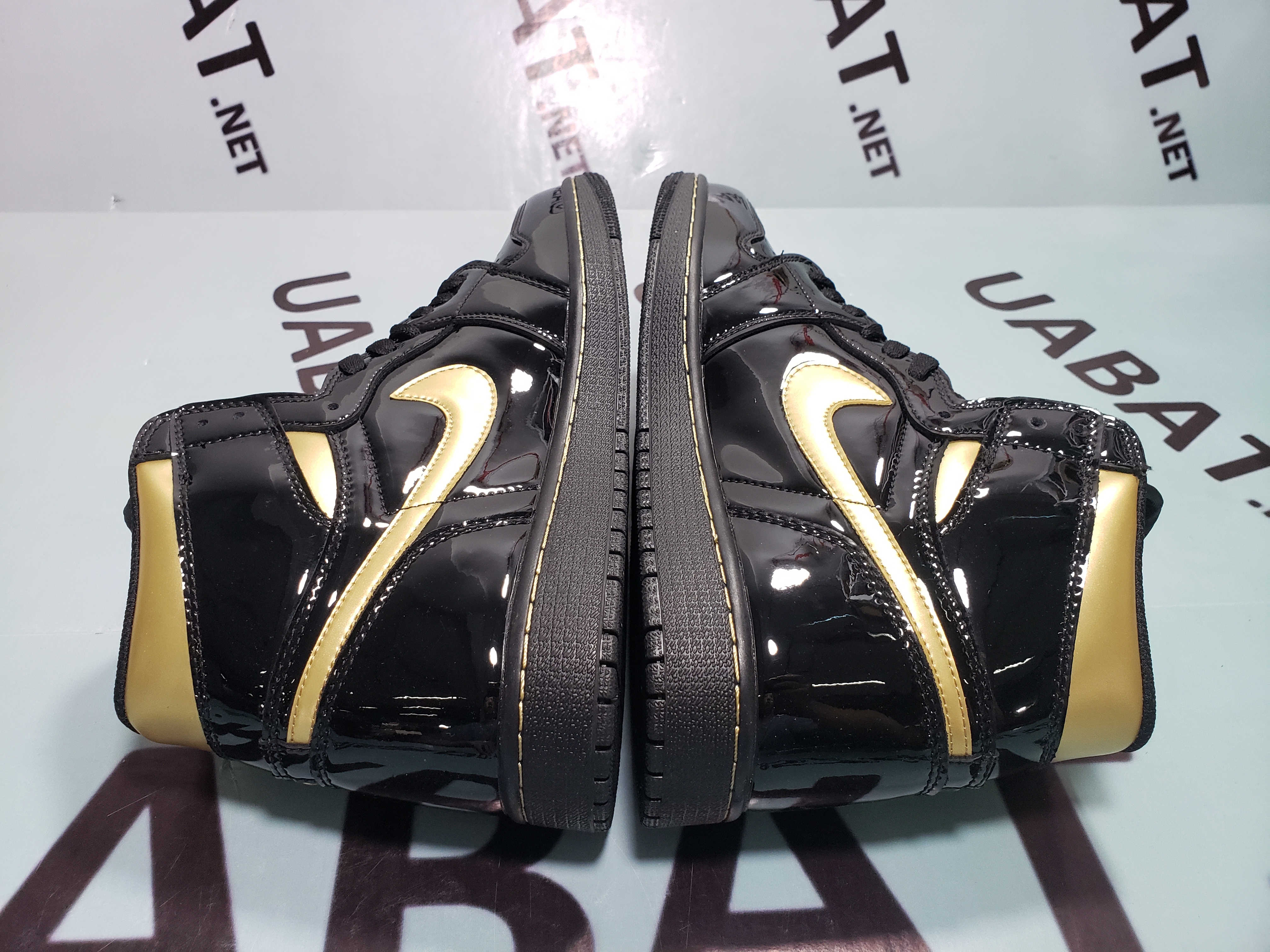 Uabat Jordan 1 Retro High Black Metallic Gold (2020),555088-032