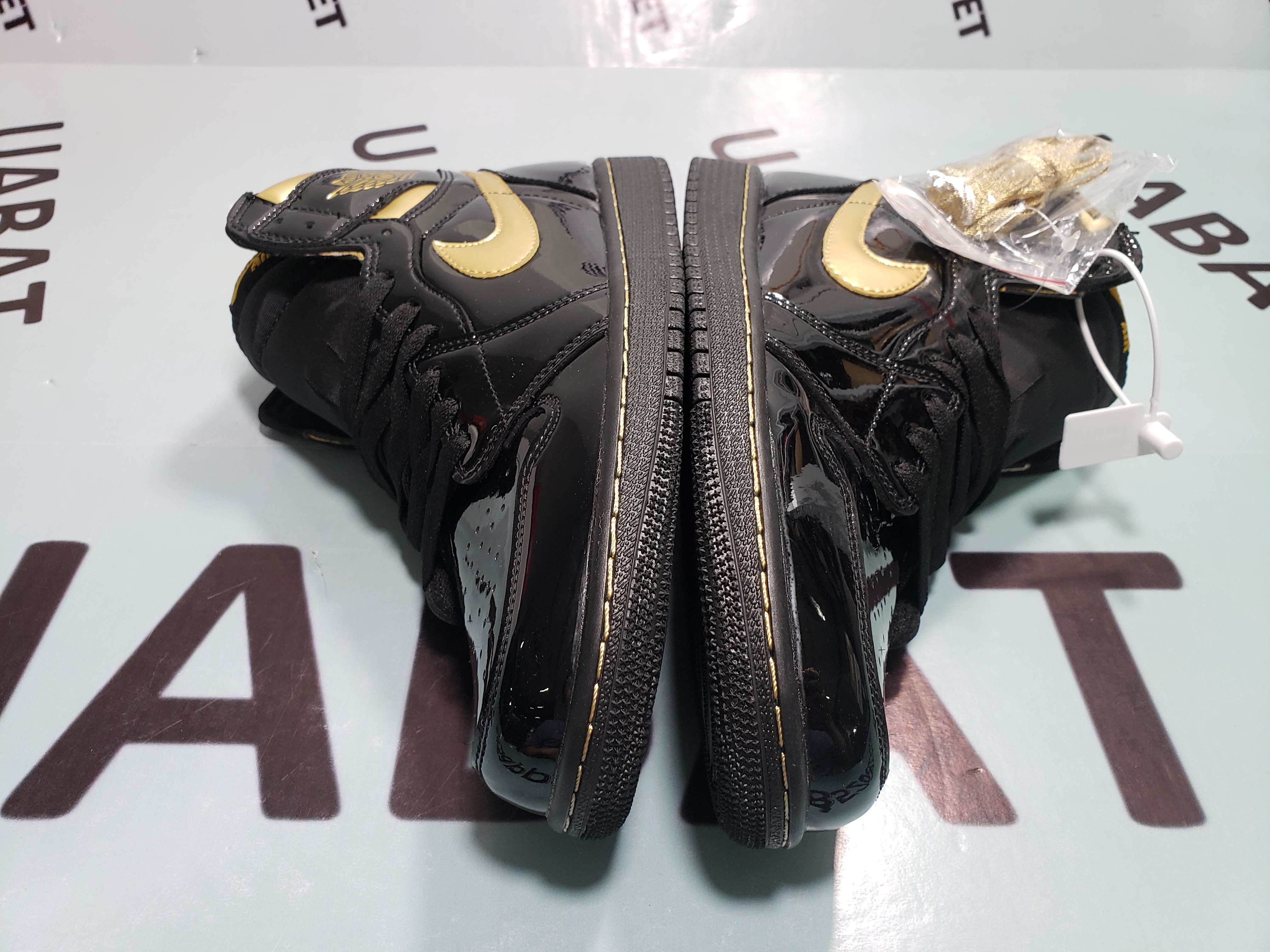 Uabat Jordan 1 Retro High Black Metallic Gold (2020),555088-032